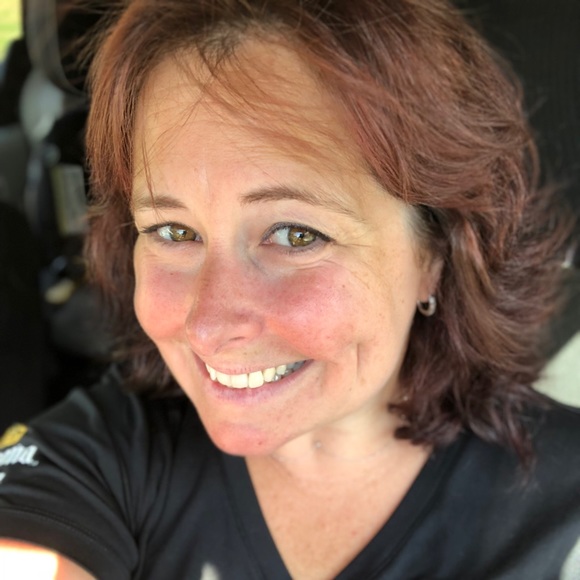 Meet your Posher, Lauren - Picture 1 of 3